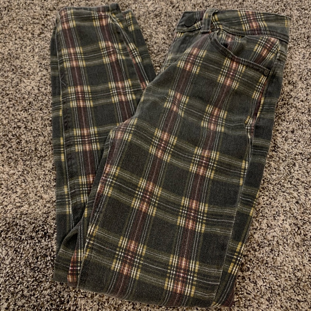 Plaid pants 🖤